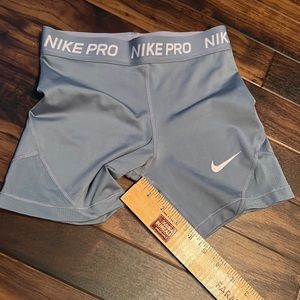 Nike light-med gray girls, size L spandex shorts excellent condition